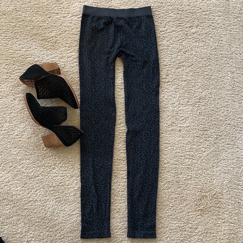 Black & Grey Animal Print Leggings - Picture 3 of 4